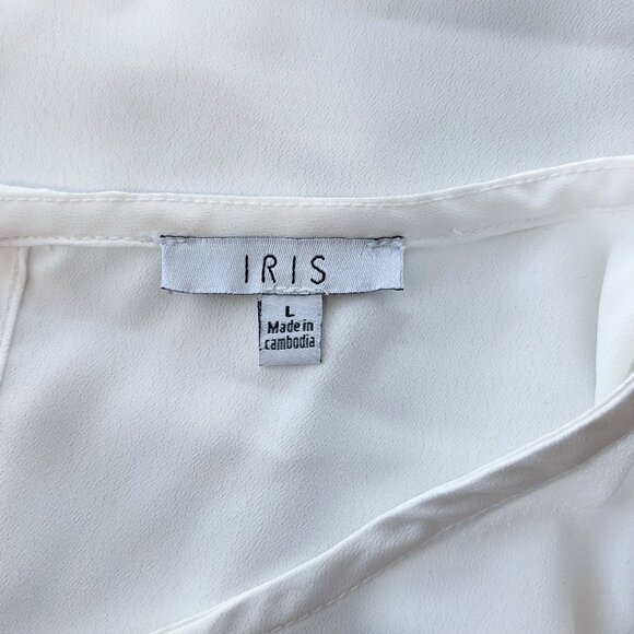 IRIS top with statement sleeves, round neck, short sleeves,  pearl button - Picture 3 of 11